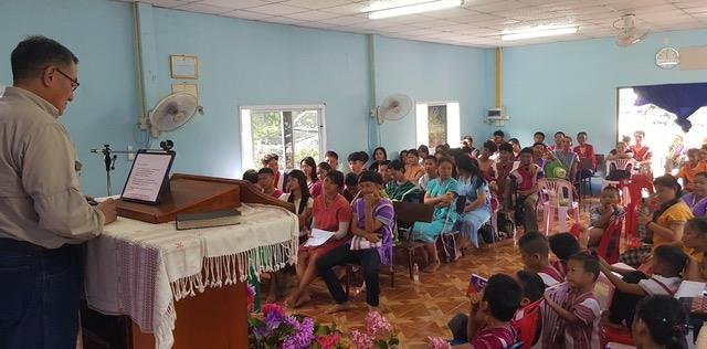 Mission Director Jung preaching in the Thai language in the Chomkitti Church. 