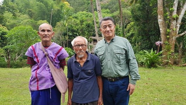 Jung and his new friends. 