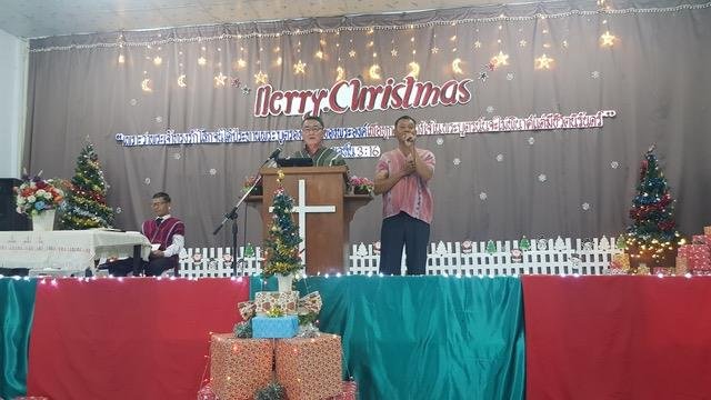 New Heights Ministry Director Jung preaching at the Christmas Outreach Program at the Beroa Church. NHM evangelist Yu Pawba translates Jung’s message from Thai to the Karen language. 